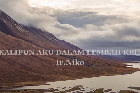 Sekalipun Aku Dalam Lembah Kelam by Niko Njotorahardjo
